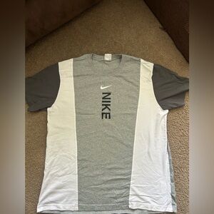 🦄6 items for $20🦄 Nike Men's Two-Tone Gray and White Tee